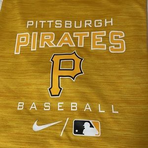Nike Dri-fit Mens XXL Pirates t-shirt